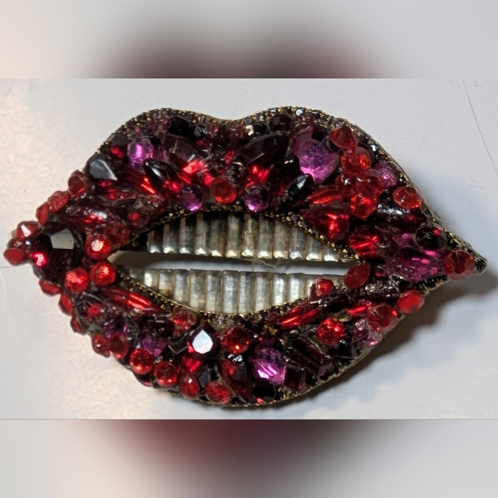Wendy Gell heavily Pave lipswith teeth and swarovski stones gorgeous bling